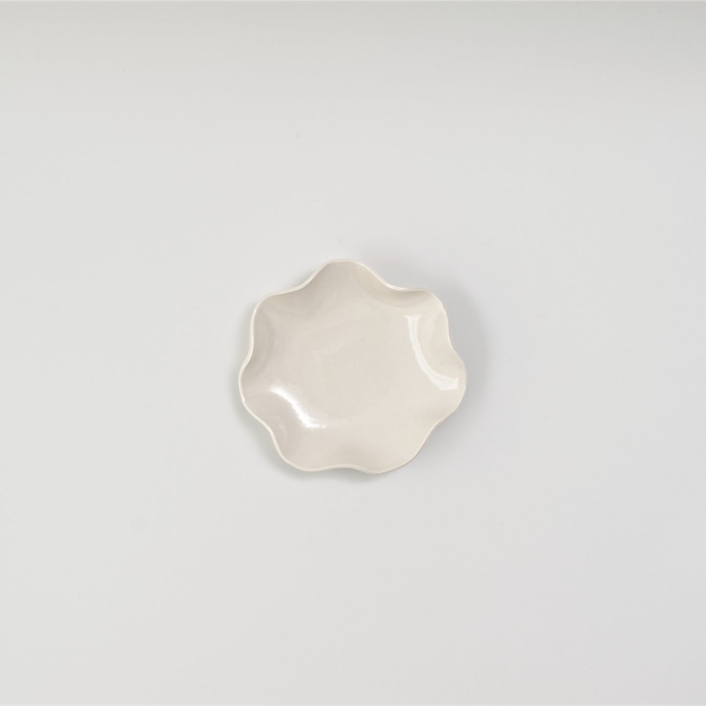 White porcelain wave dish